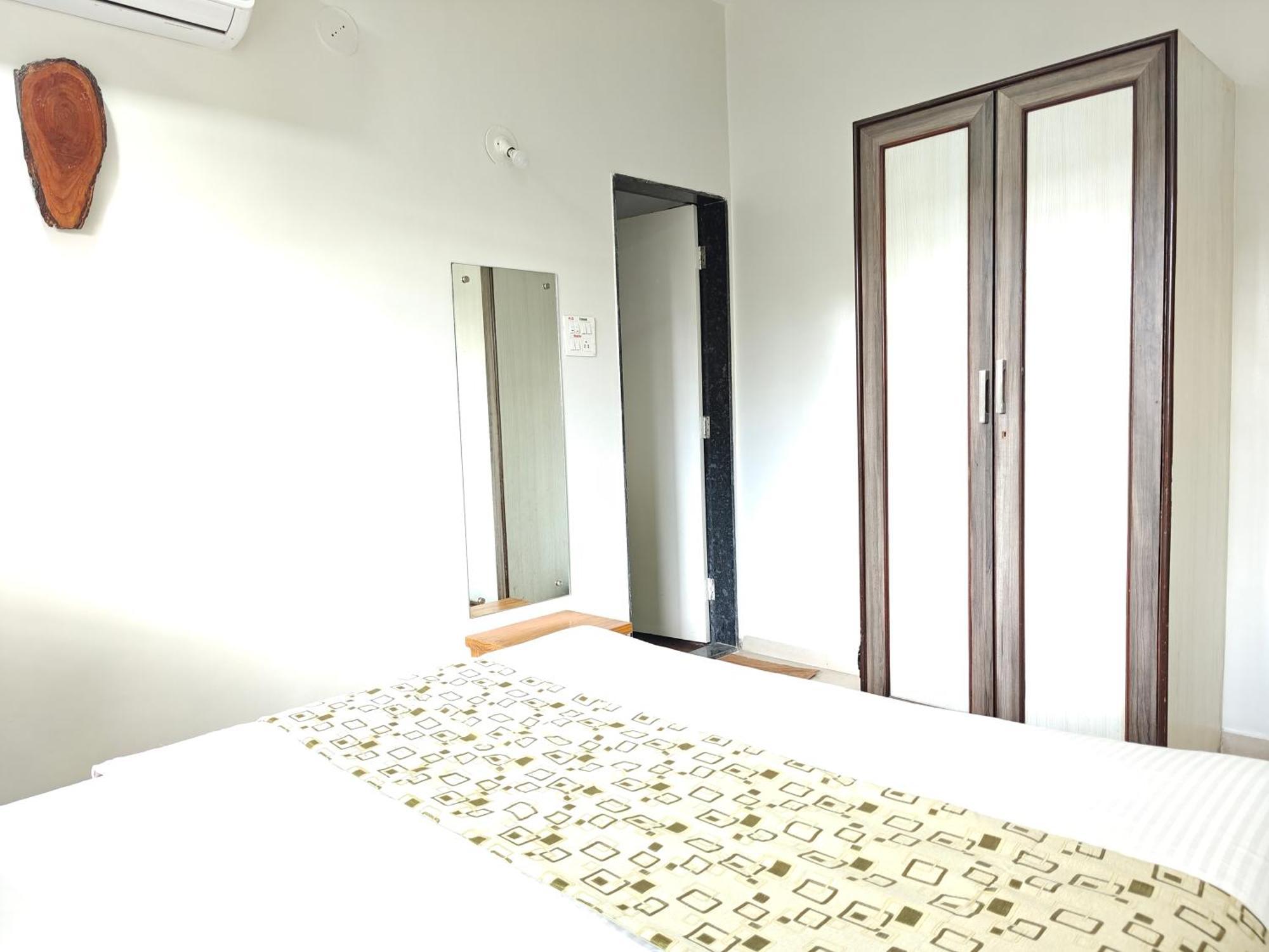 Chandralok Service Apartments Kolhapur Zimmer foto